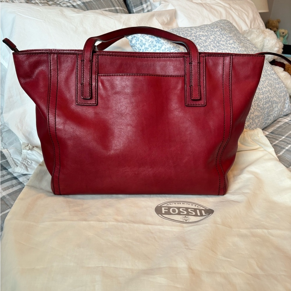 ❤️ Fossil dark red leather tote